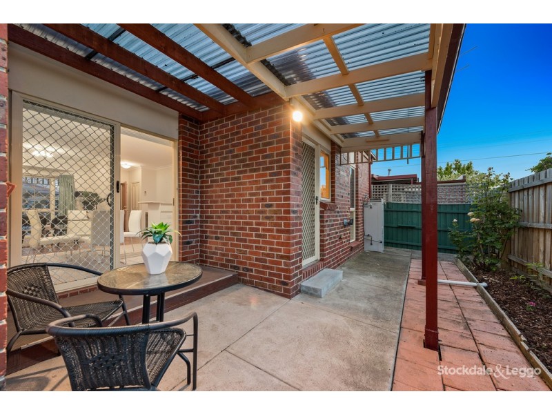 2/10 Gladstone Parade, Glenroy VIC 3046
