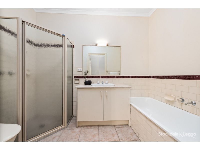 2/10 Gladstone Parade, Glenroy VIC 3046