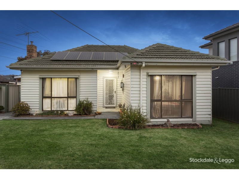 1 Lex Grove, Oak Park VIC 3046