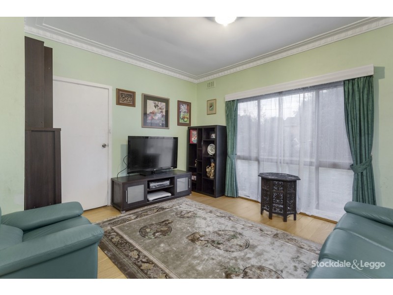 1 Lex Grove, Oak Park VIC 3046