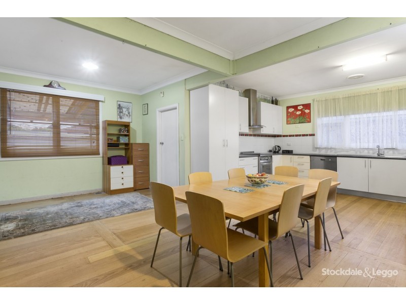 1 Lex Grove, Oak Park VIC 3046