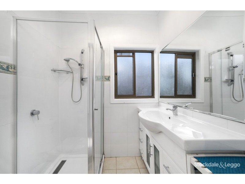 1 Lex Grove, Oak Park VIC 3046