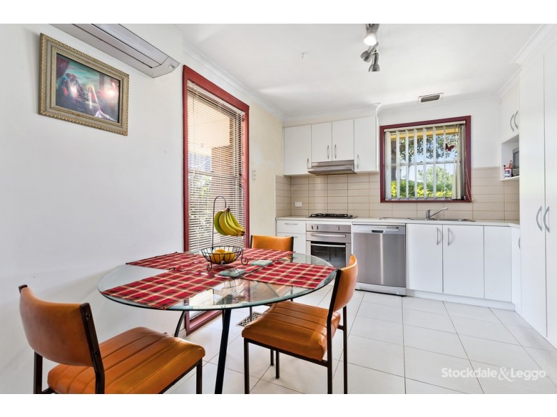 27 Hendricks Crescent, Jacana VIC 3047