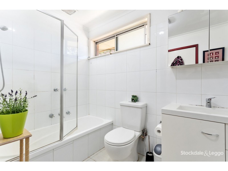 27 Hendricks Crescent, Jacana VIC 3047