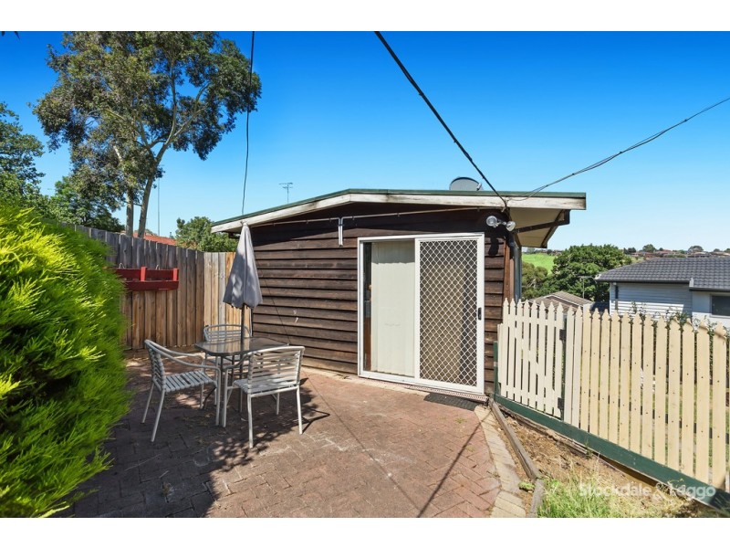 27 Hendricks Crescent, Jacana VIC 3047