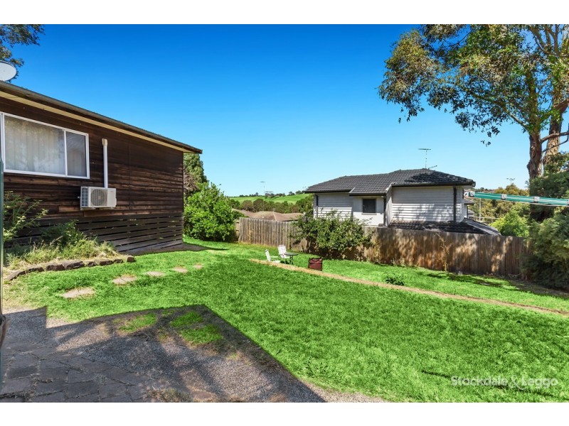 27 Hendricks Crescent, Jacana VIC 3047