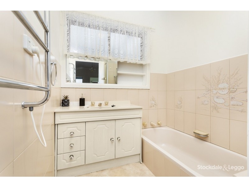 15 Curtin Avenue, Hadfield VIC 3046