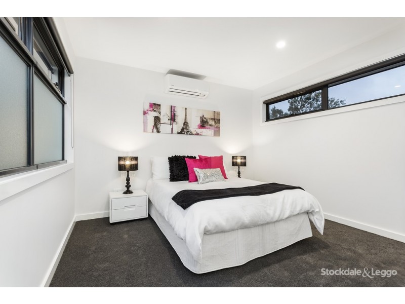 2/54 Winifred Street, Oak Park VIC 3046