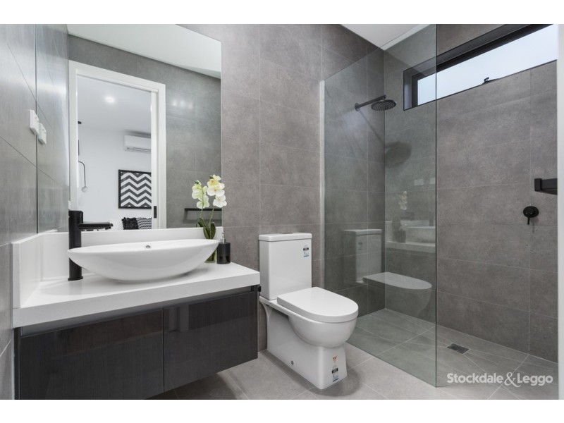 2/54 Winifred Street, Oak Park VIC 3046