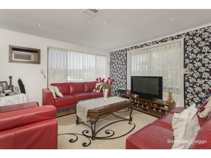 2 Mortlake Avenue, Dallas VIC 3047