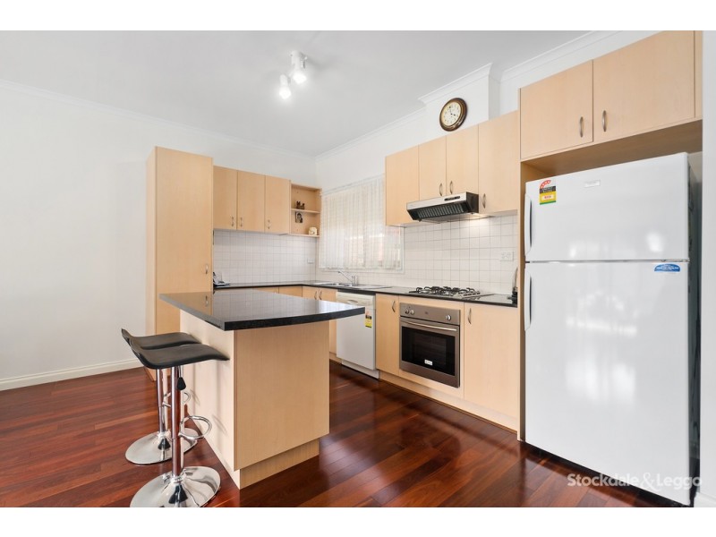 2/41 Rhodes Parade, Oak Park VIC 3046