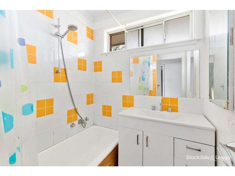 21 Hendricks Crescent, Jacana VIC 3047