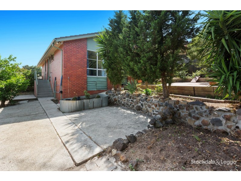 21 Hendricks Crescent, Jacana VIC 3047