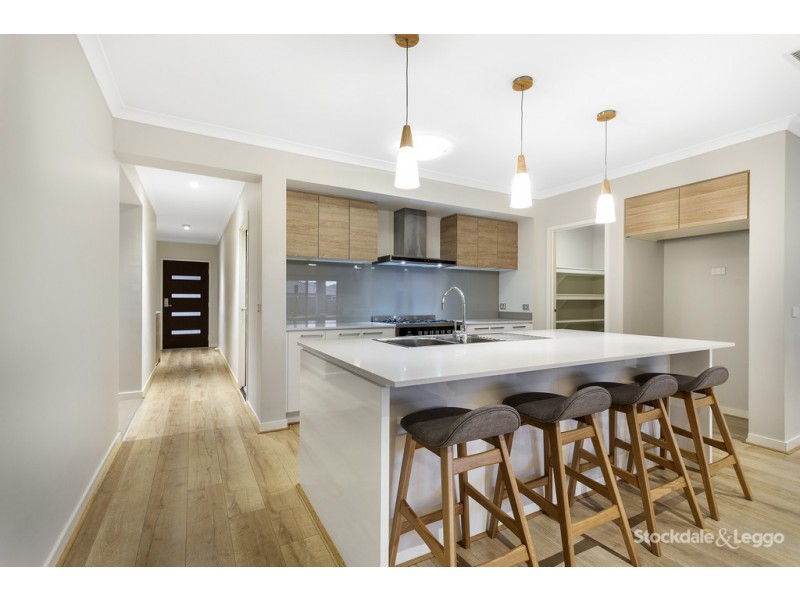 4 Mangrove Way, Craigieburn VIC 3064