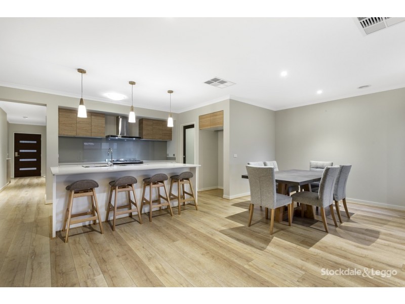 4 Mangrove Way, Craigieburn VIC 3064