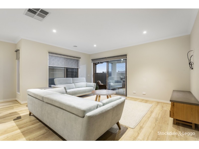 4 Mangrove Way, Craigieburn VIC 3064