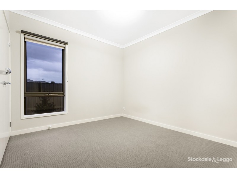 4 Mangrove Way, Craigieburn VIC 3064