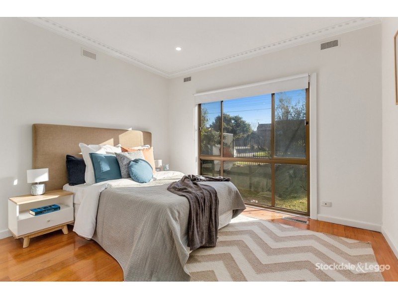 1 Lex Grove, Oak Park VIC 3046