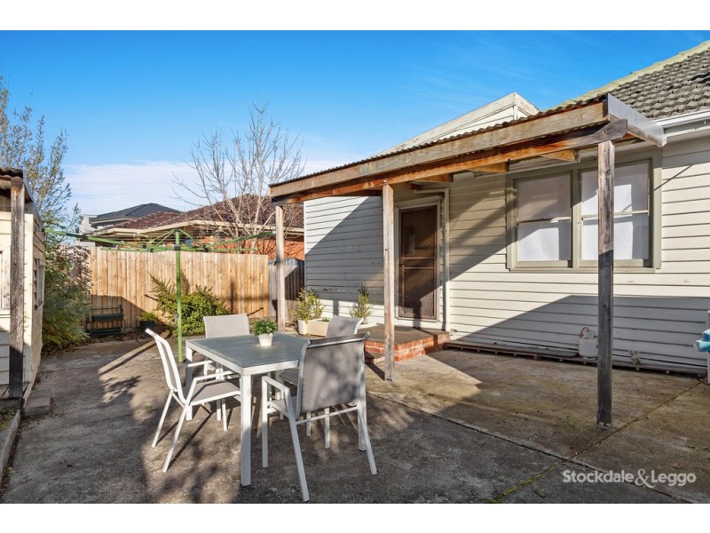 1 Lex Grove, Oak Park VIC 3046