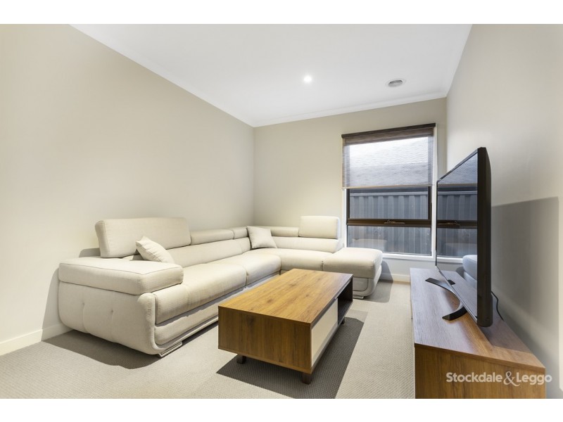 4 Mangrove Way, Craigieburn VIC 3064