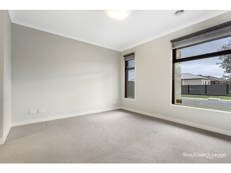 4 Mangrove Way, Craigieburn VIC 3064