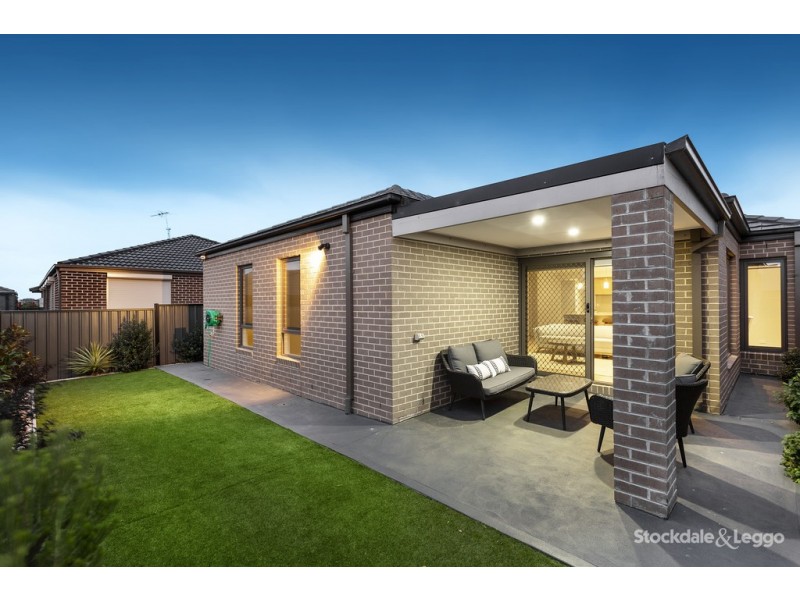 4 Mangrove Way, Craigieburn VIC 3064