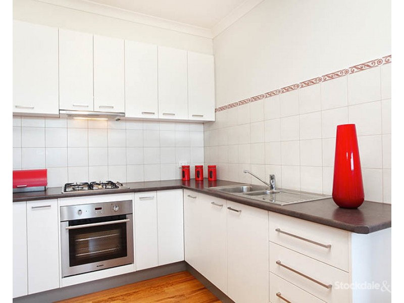 2/82 Glen Street, Glenroy VIC 3046