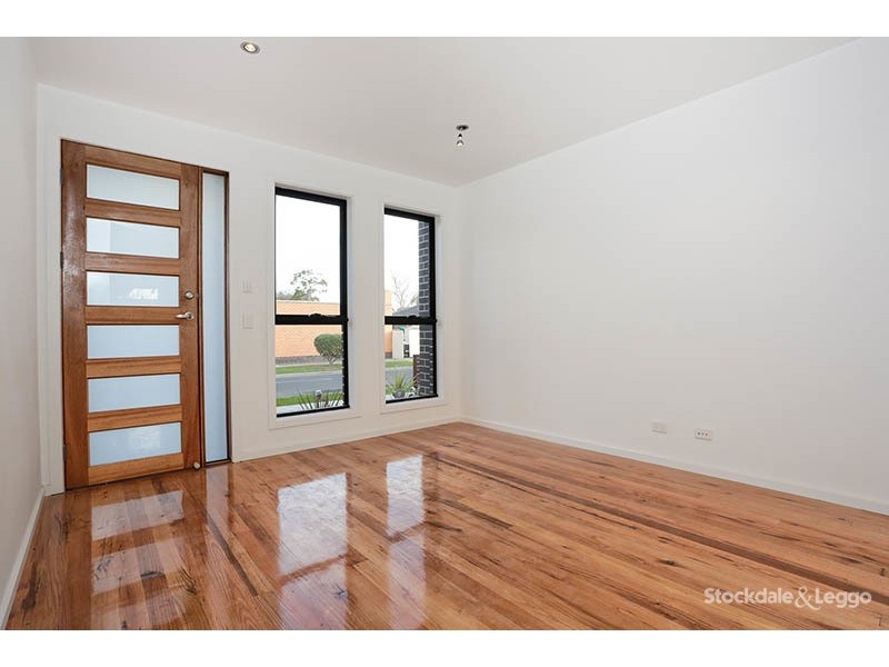 19C John St, Oak Park VIC 3046