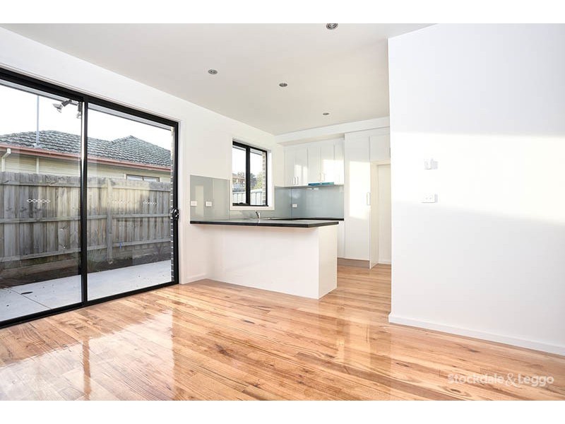 19C John St, Oak Park VIC 3046