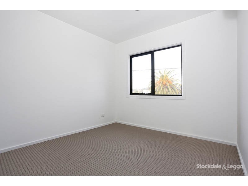 19C John St, Oak Park VIC 3046