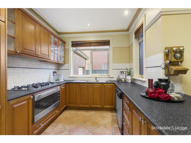 30 Plumpton Ave, Oak Park VIC 3046