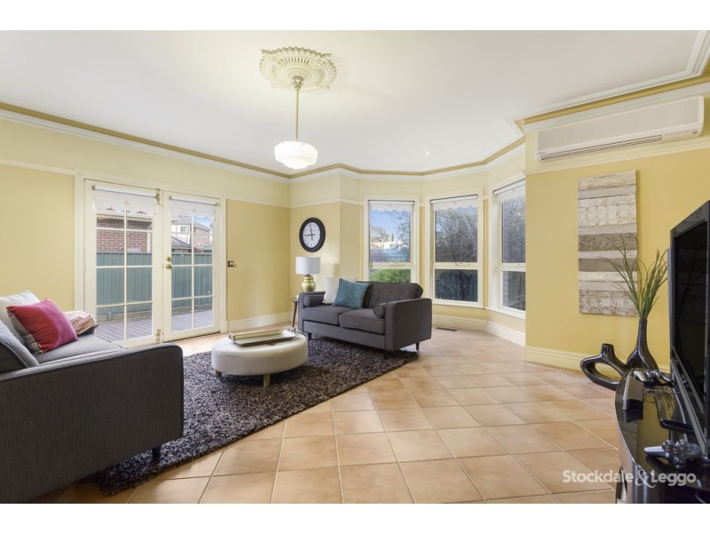 30 Plumpton Ave, Oak Park VIC 3046