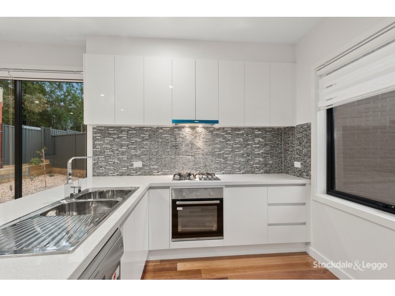 2/10 Valdoone Court, Oak Park VIC 3046