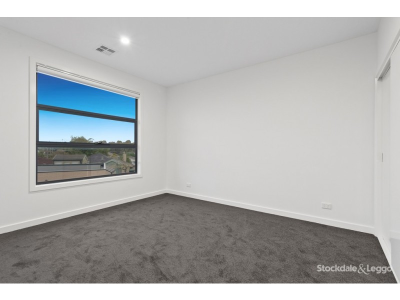 2/10 Valdoone Court, Oak Park VIC 3046