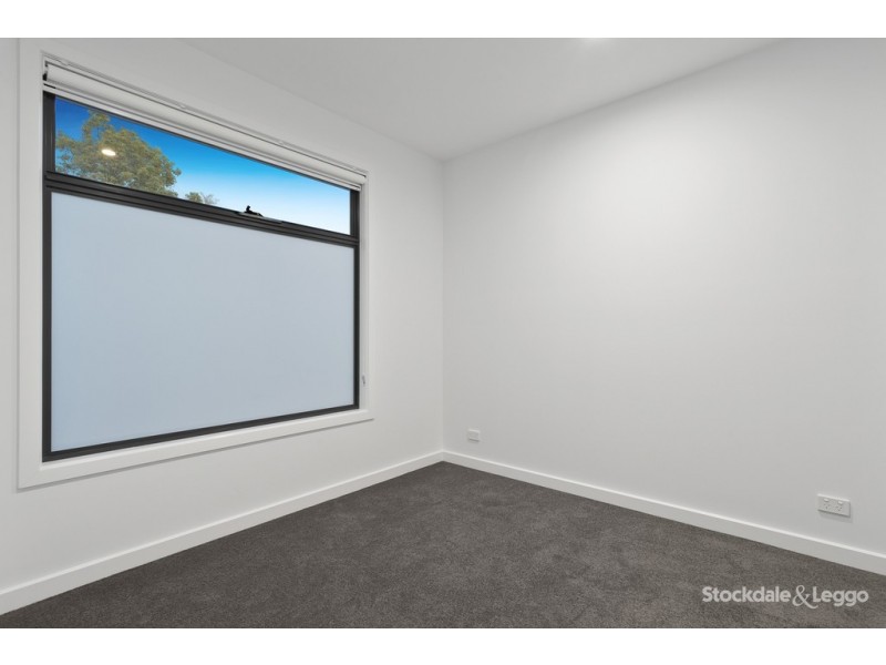 2/10 Valdoone Court, Oak Park VIC 3046