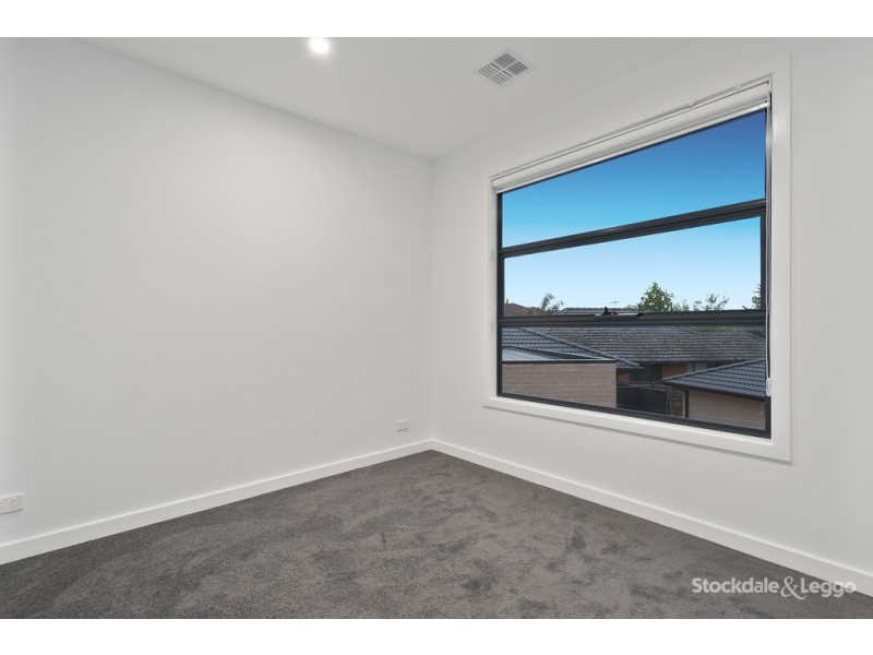 2/10 Valdoone Court, Oak Park VIC 3046