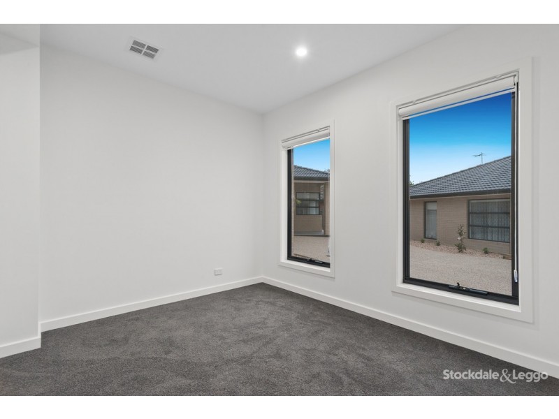 2/10 Valdoone Court, Oak Park VIC 3046