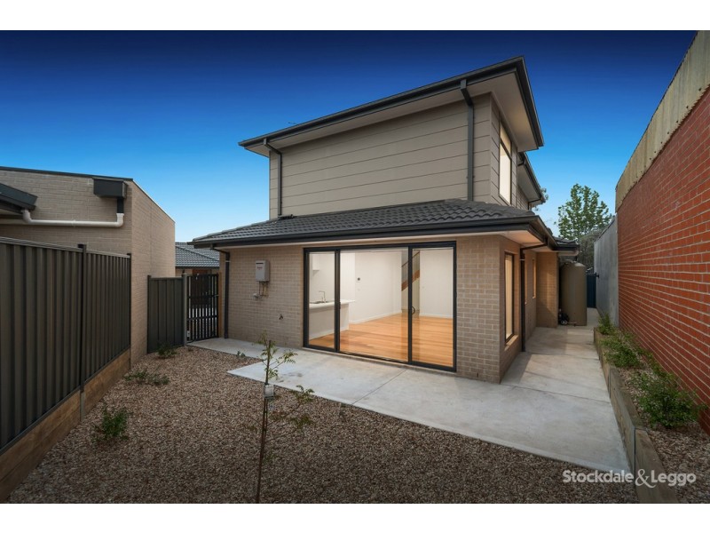 2/10 Valdoone Court, Oak Park VIC 3046