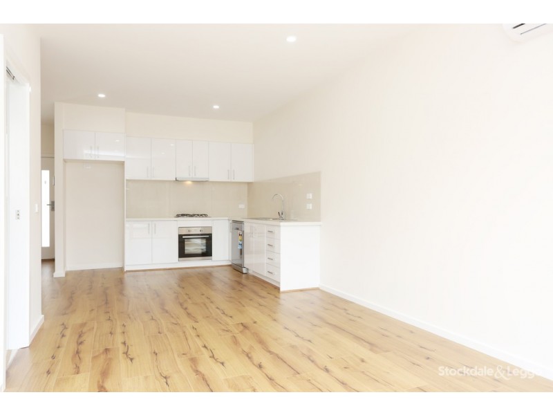 3/8 Fidge Crt, Jacana VIC 3047