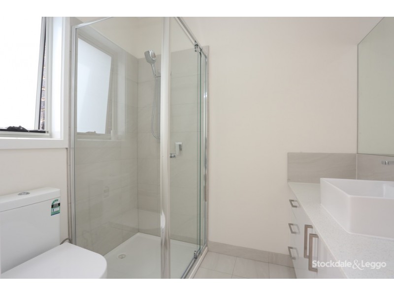 3/8 Fidge Crt, Jacana VIC 3047