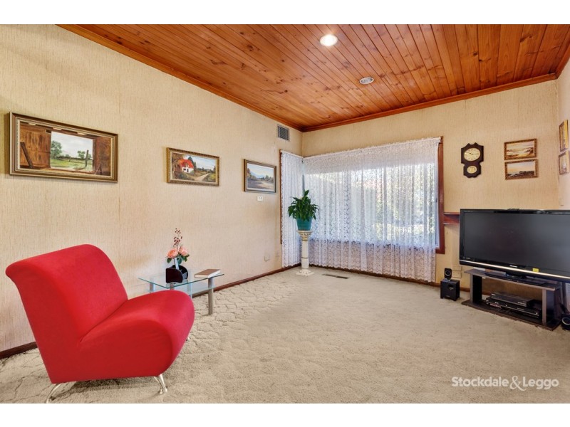 4 Malcolm Street, Oak Park VIC 3046