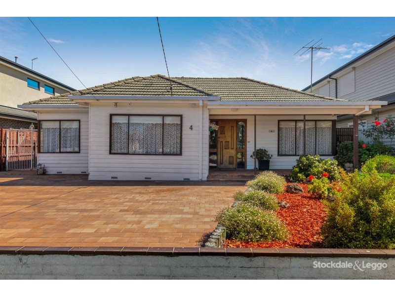 4 Malcolm Street, Oak Park VIC 3046