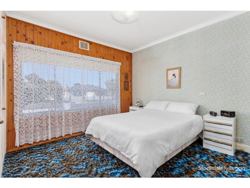 4 Malcolm Street, Oak Park VIC 3046