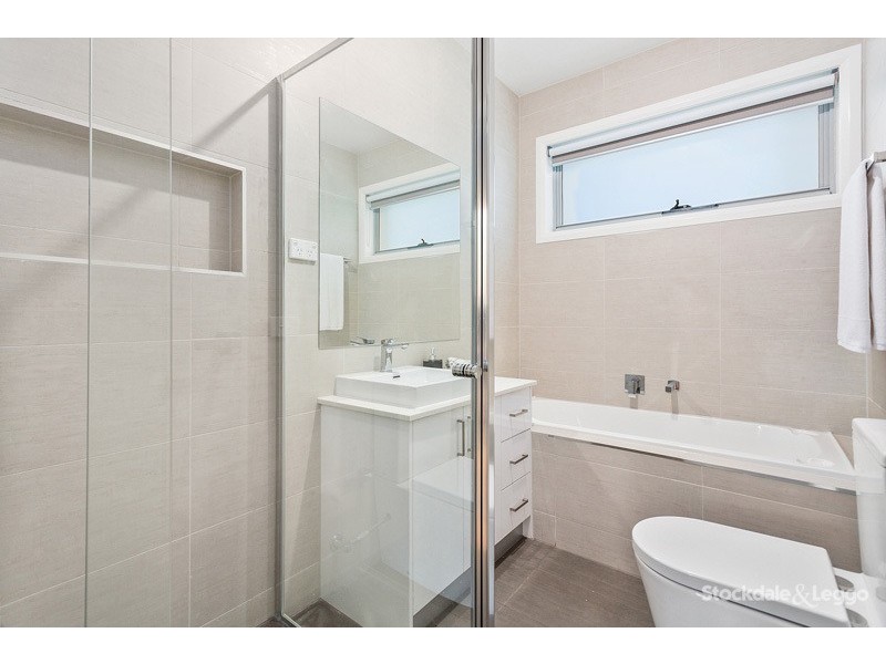 2/122 Loongana Avenue, Glenroy VIC 3046