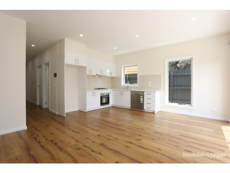 4/8 Fidge Court, Jacana VIC 3047