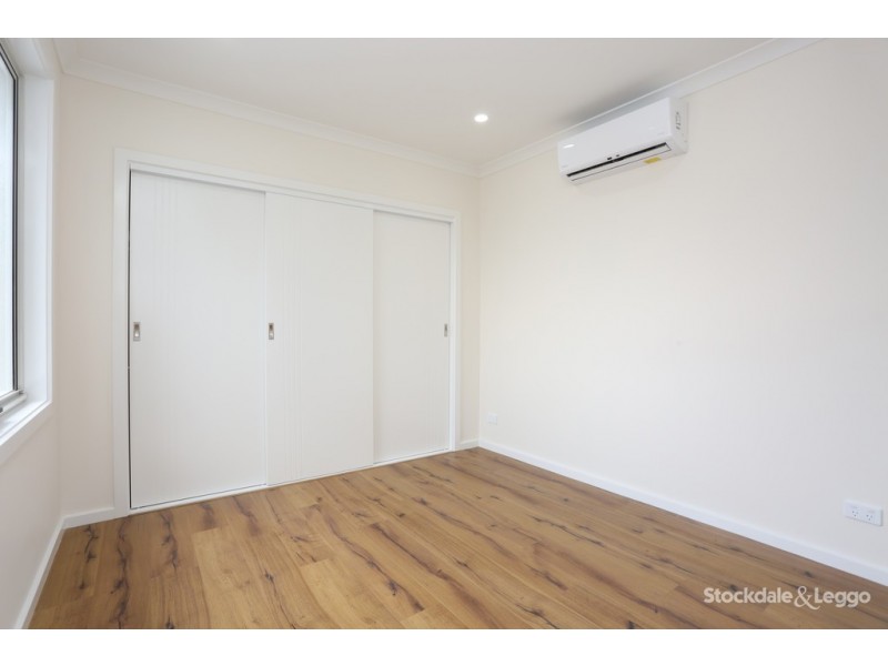 4/8 Fidge Court, Jacana VIC 3047