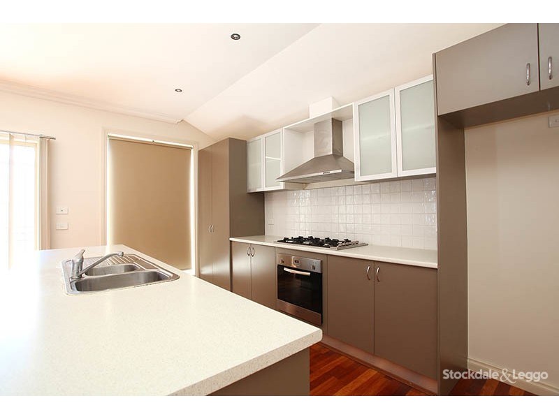 8 Strachan Street, Oak Park VIC 3046