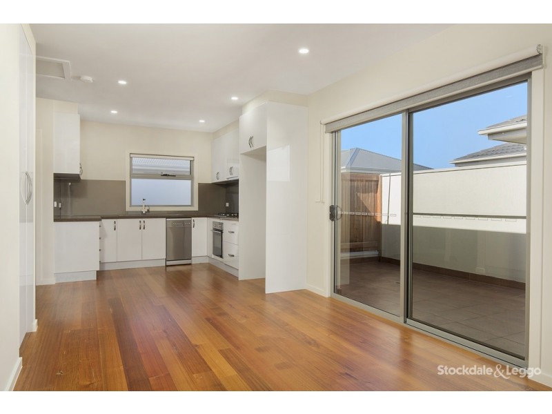 2/128 Middle Street, Hadfield VIC 3046