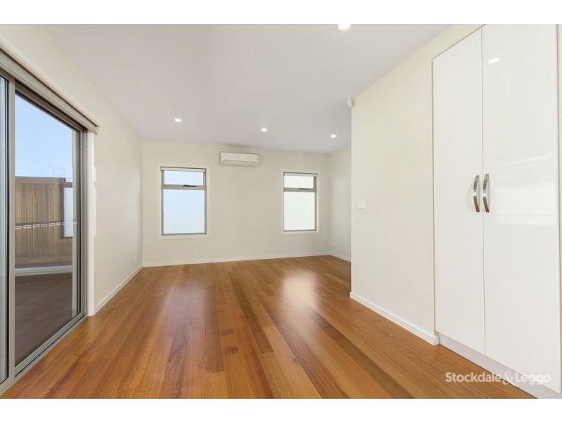 2/128 Middle Street, Hadfield VIC 3046