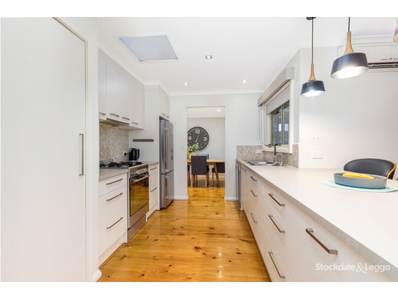 6 Ellesmere Crescent, Gladstone Park VIC 3043